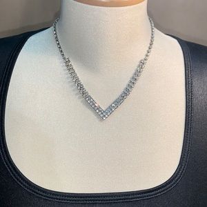 Fabulous vintage V shaped rhinestone necklace.